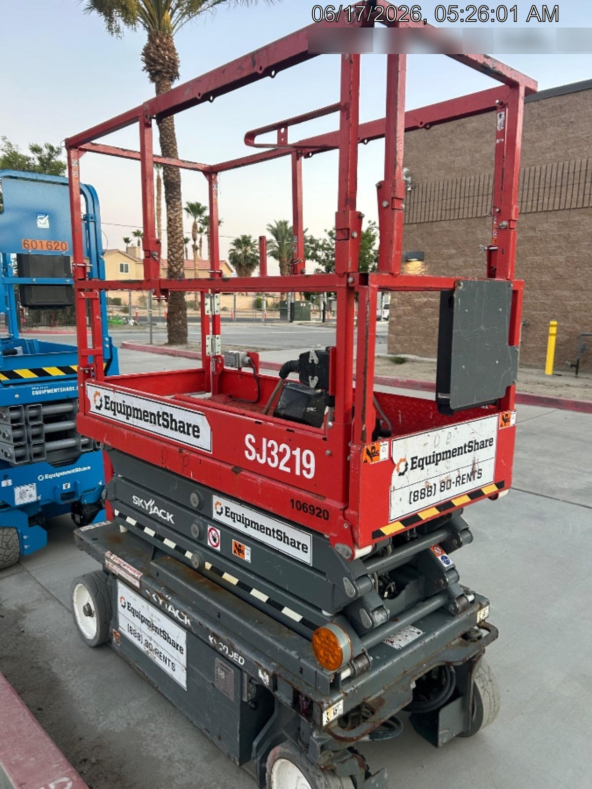 2020 Skyjack SJIII-3219 Solid NM Tires, Half height spring hinged entry gate, Dual Beacons, 800W Inverter