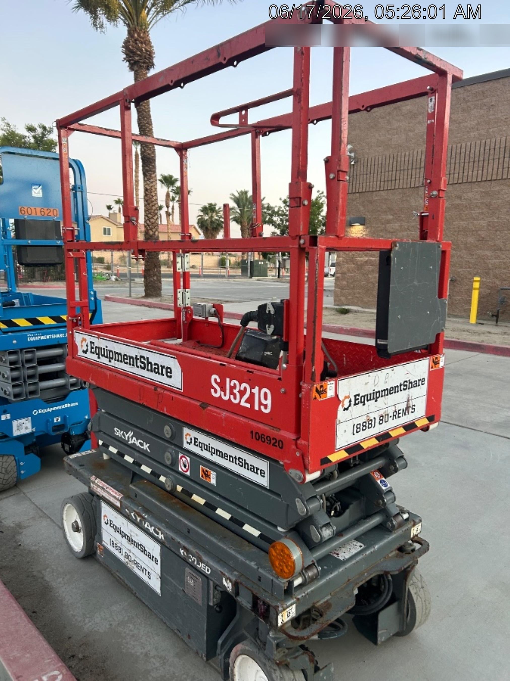 2020 Skyjack SJIII-3219 Solid NM Tires, Half height spring hinged entry gate, Dual Beacons, 800W Inverter