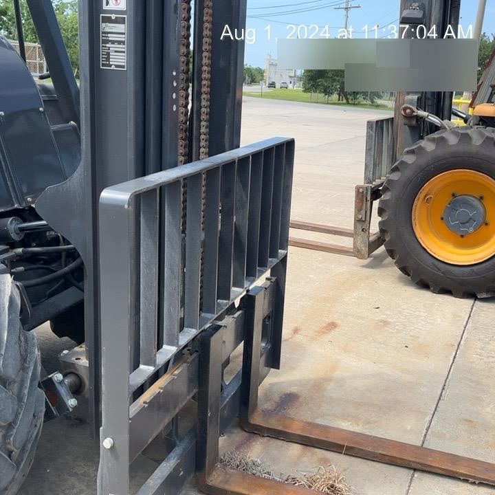 2023 CASE 588H