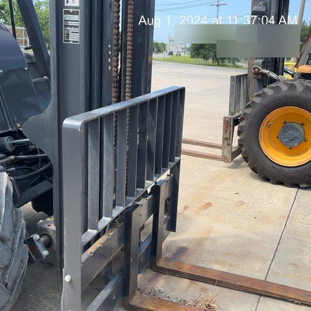 2023 CASE 588H