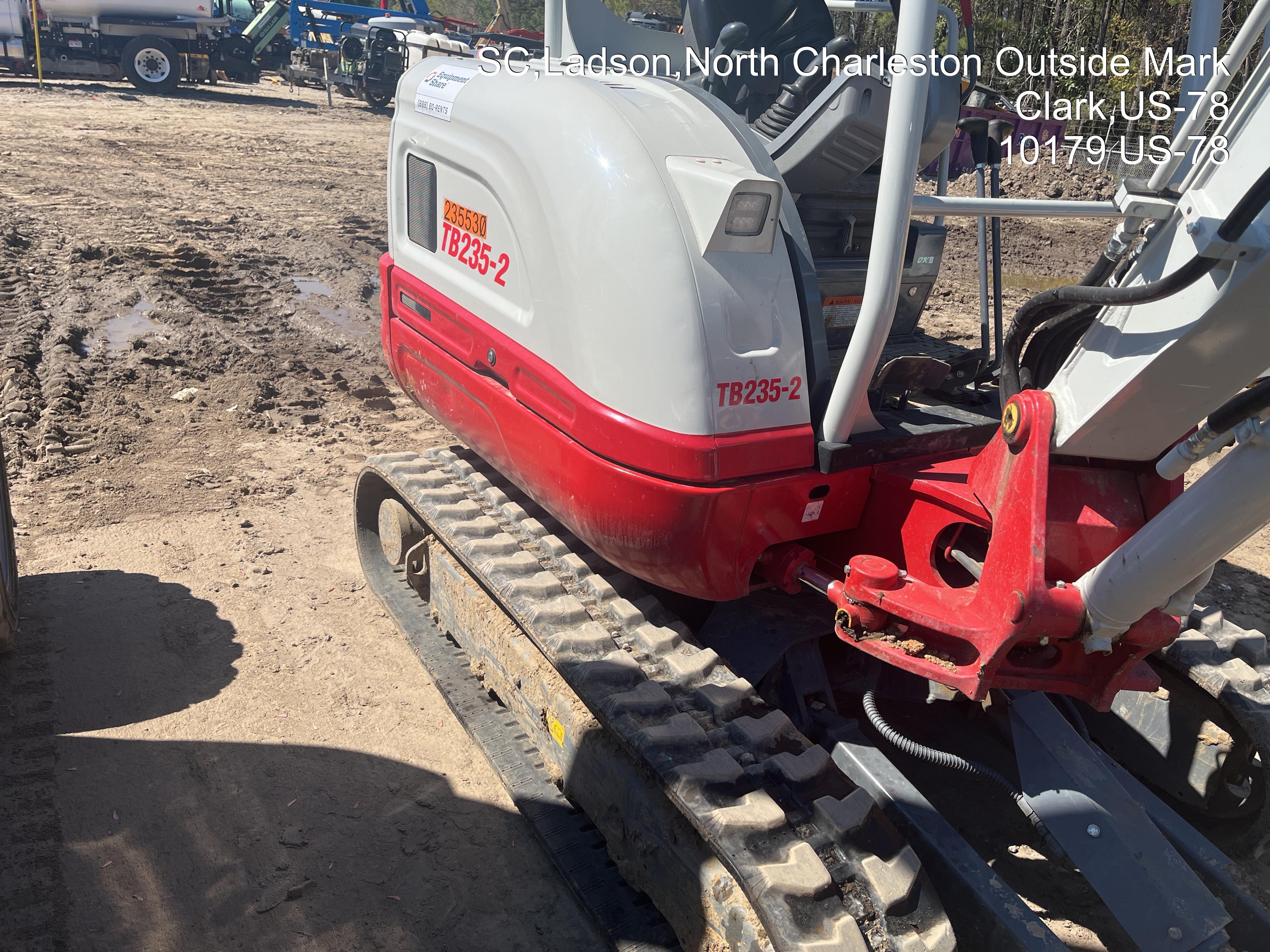 2022 TAKEUCHI TB235-2R