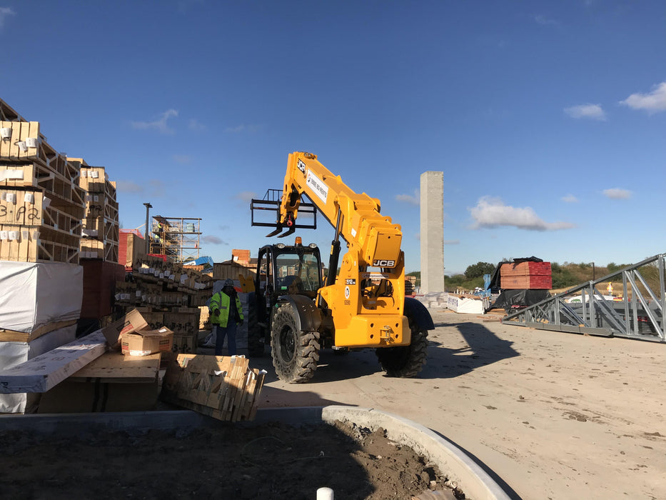 2019 JCB 512-56 Canopy, 109 HP, Solid Tires, STD Worklight, Beacon, Aux Hydraulics, Lifting Eye, Back up Alarm w/66" Carriage/60" Forks