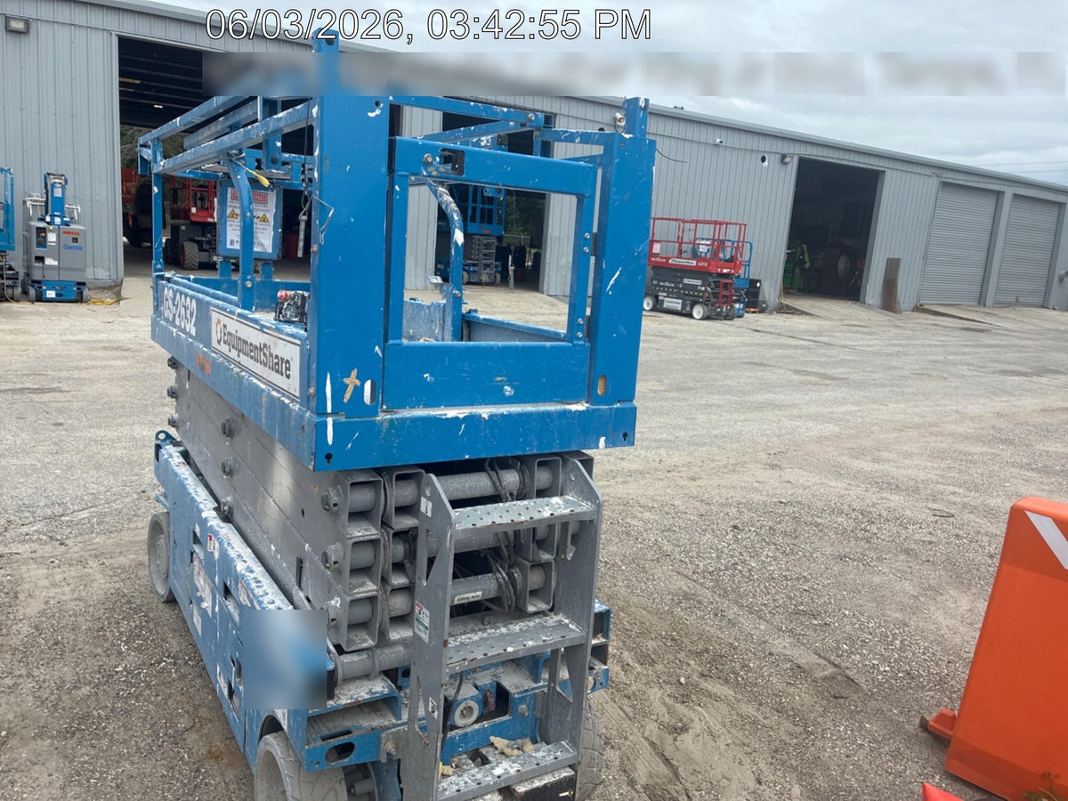 2023 GENIE GS-2632