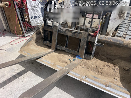 2022 TAKEUCHI 48" Pallet Forks - Takeuchi