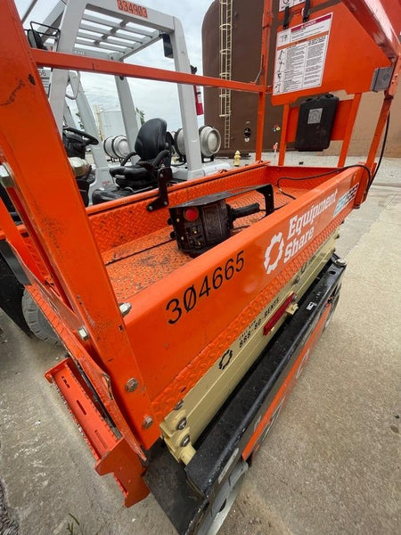 2023 JLG ES1932