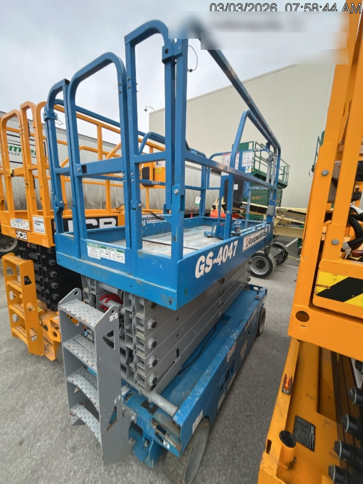 2019 Genie GS-4047 Folding rails with half height swing gate