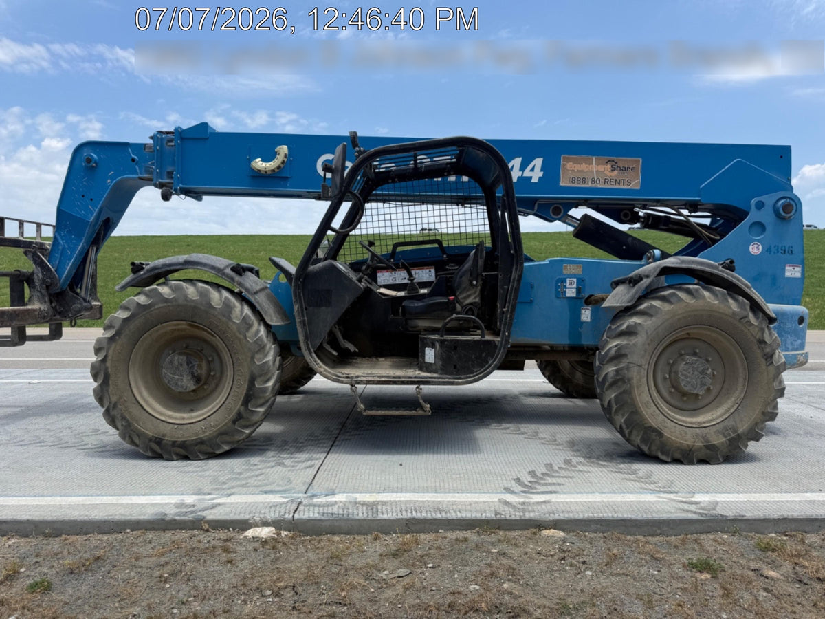 2017 GENIE GTH-844