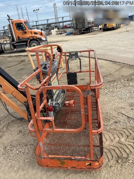 2023 JLG 660SJ