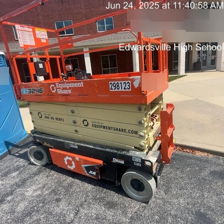 2023 JLG ES3246