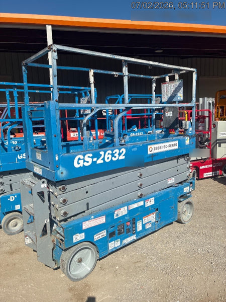2019 Genie GS-2632 Folding rails with half height swing gate