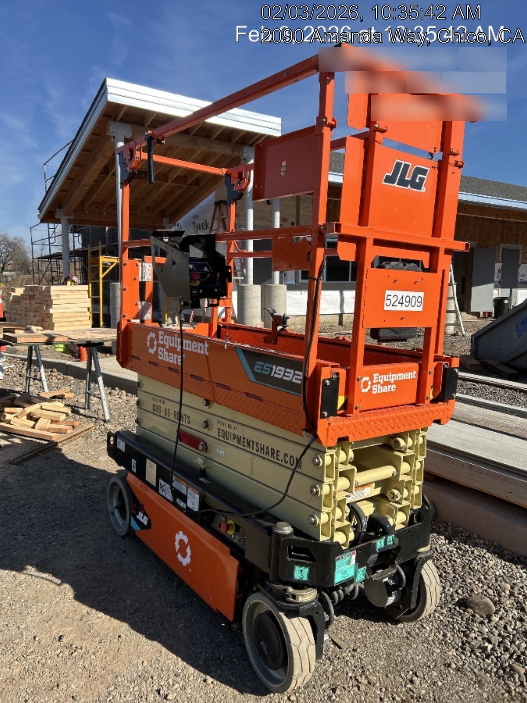 2025 JLG ES1932