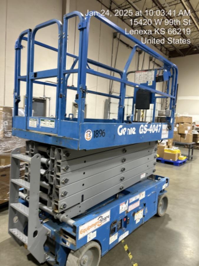 2016 Genie GS-4047 40' Electric Scissor Lift w/Outriggers