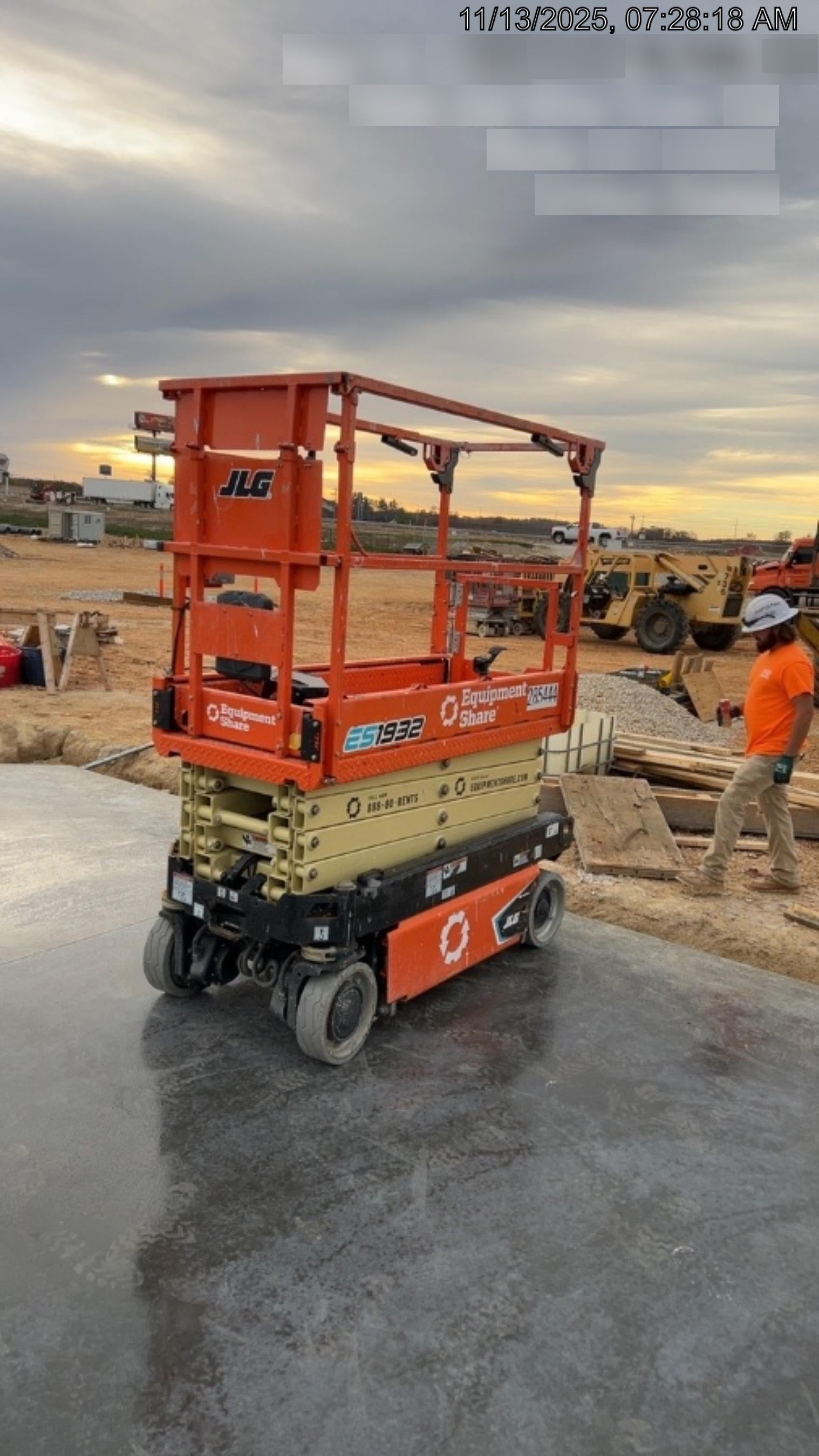 2022 JLG ES1932