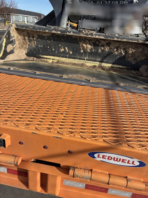 2025 JOHN DEERE 84" Bucket - John Deere