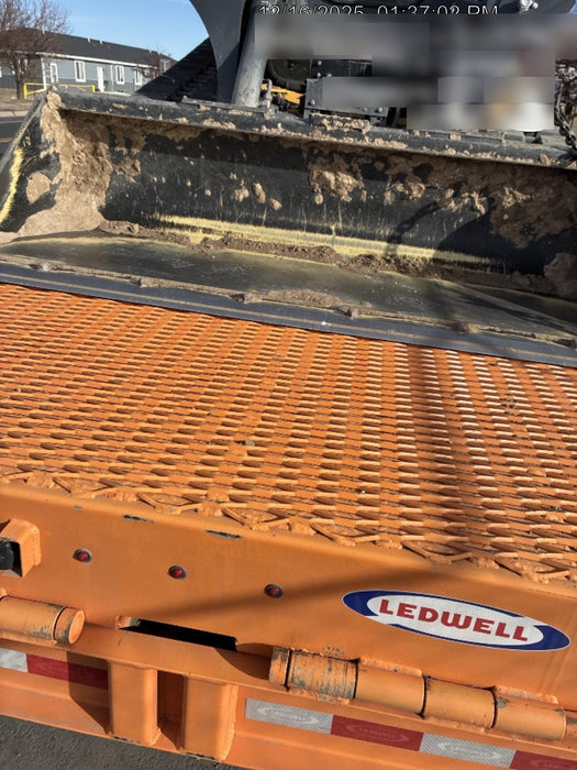 2025 JOHN DEERE 84" Bucket - John Deere