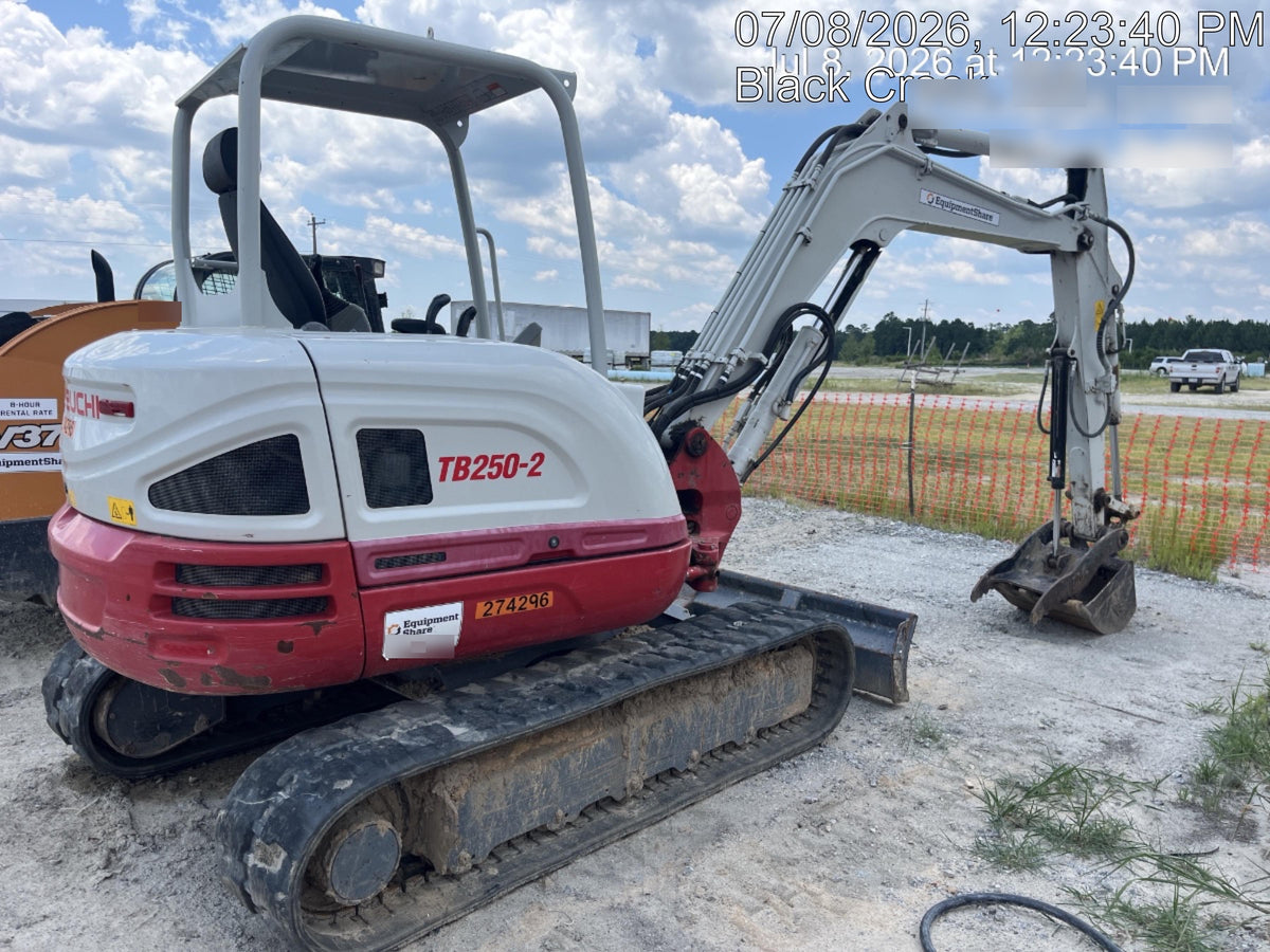 2022 TAKEUCHI TB250-2R
