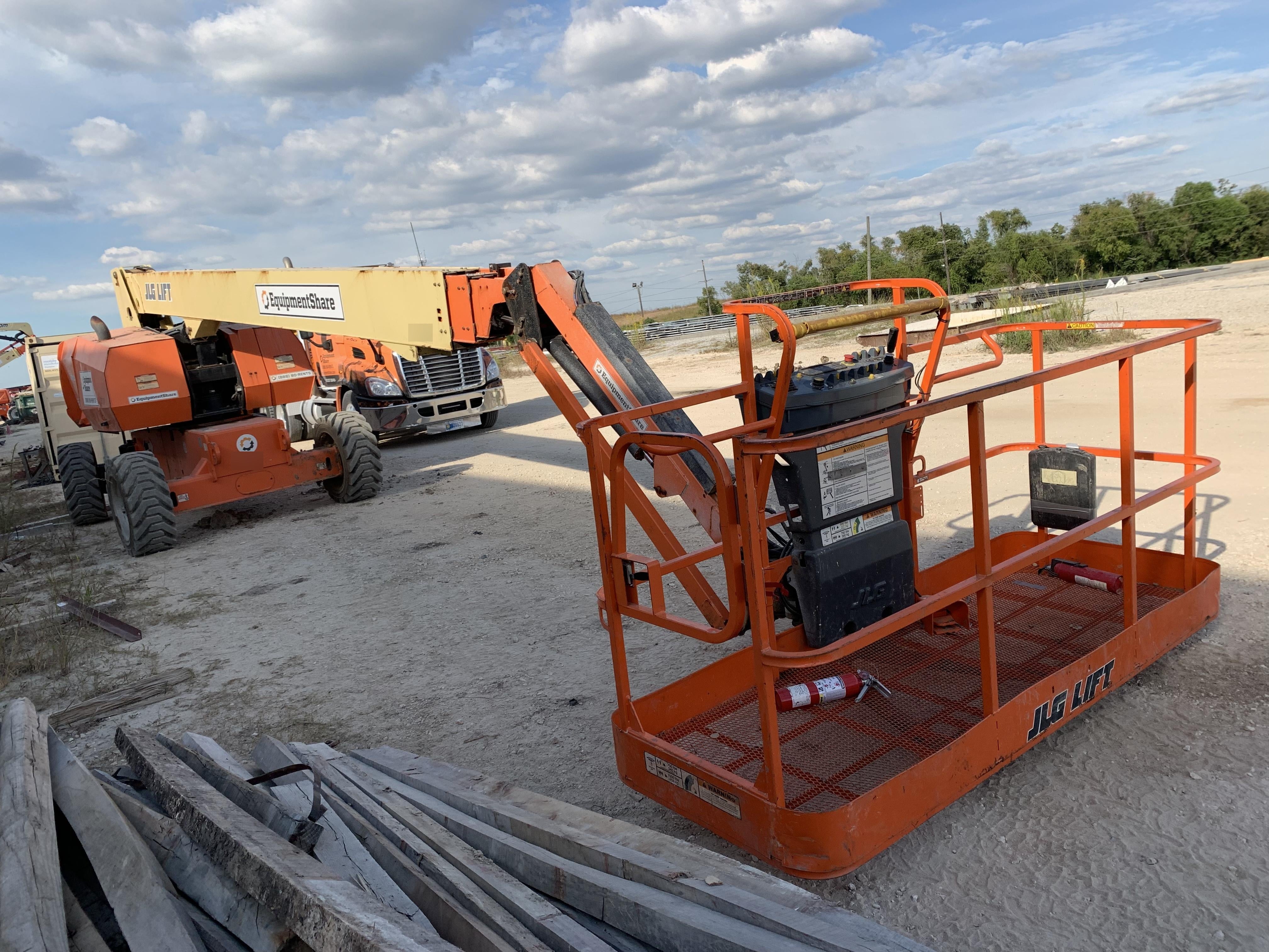 2019 JLG 860SJ