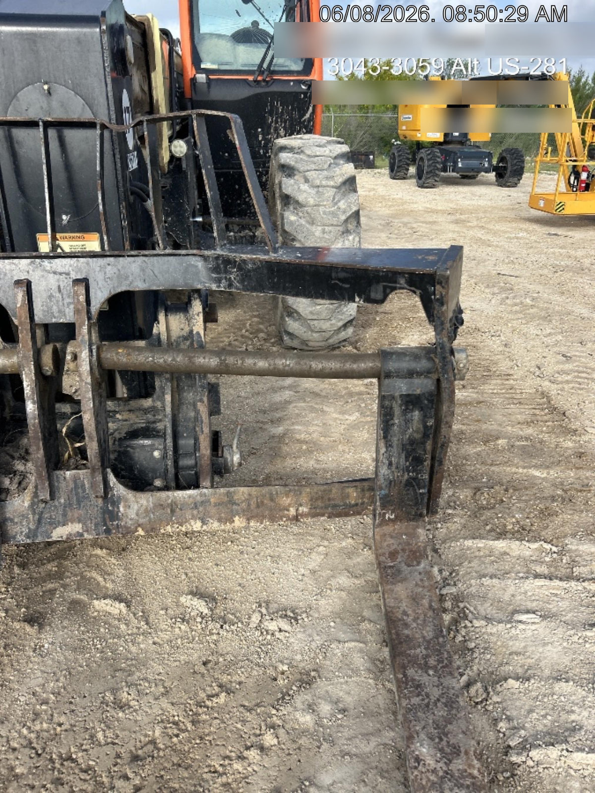 2023 JLG 1732