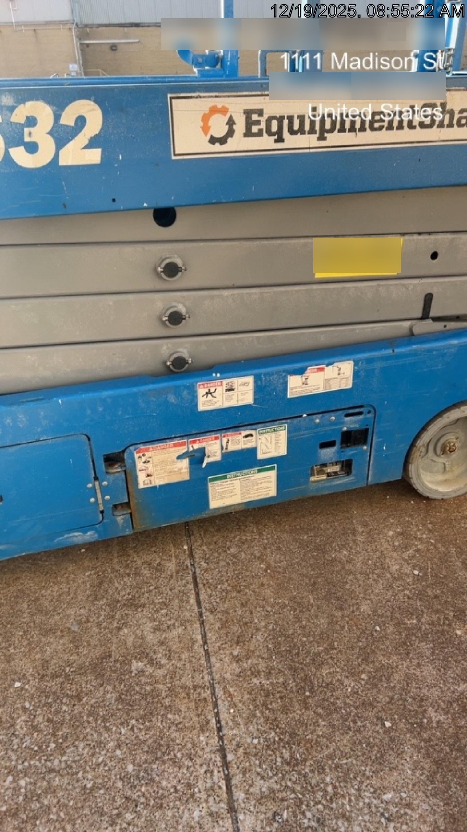 2019 Genie GS-2632 Folding rails with half height swing gate