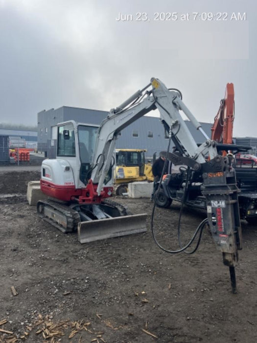 2021 TAKEUCHI TB235-2CR