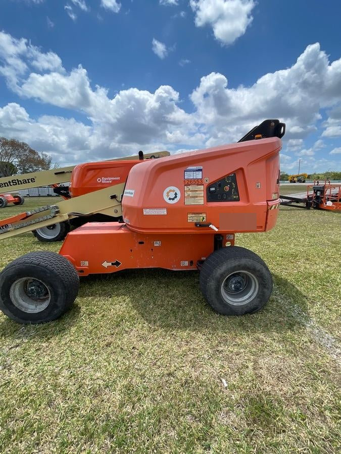 2021 JLG 400S