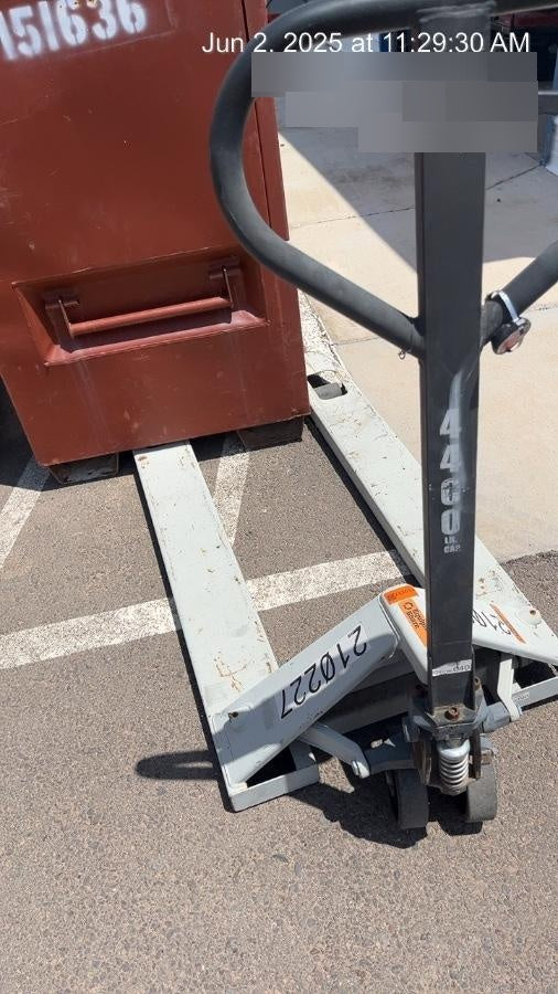 2022 STRONGWAY 4400 lb Pallet Jack