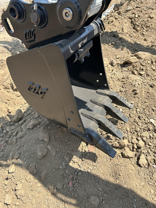 2025 TAKEUCHI 18" HD Bucket - Takeuchi