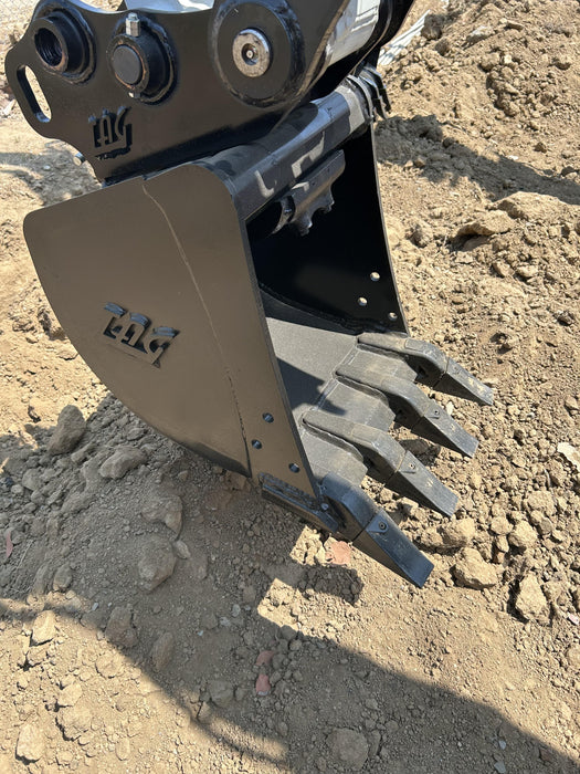 2025 TAKEUCHI 18" HD Bucket - Takeuchi