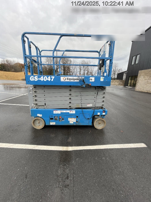 2019 Genie GS-4047 Folding rails with half height swing gate