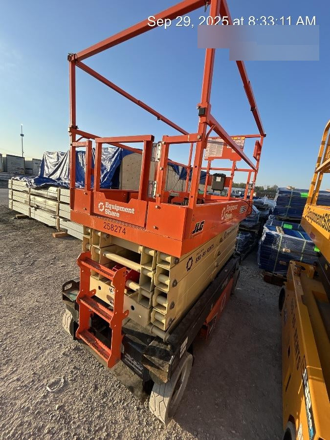2022 JLG ES3246