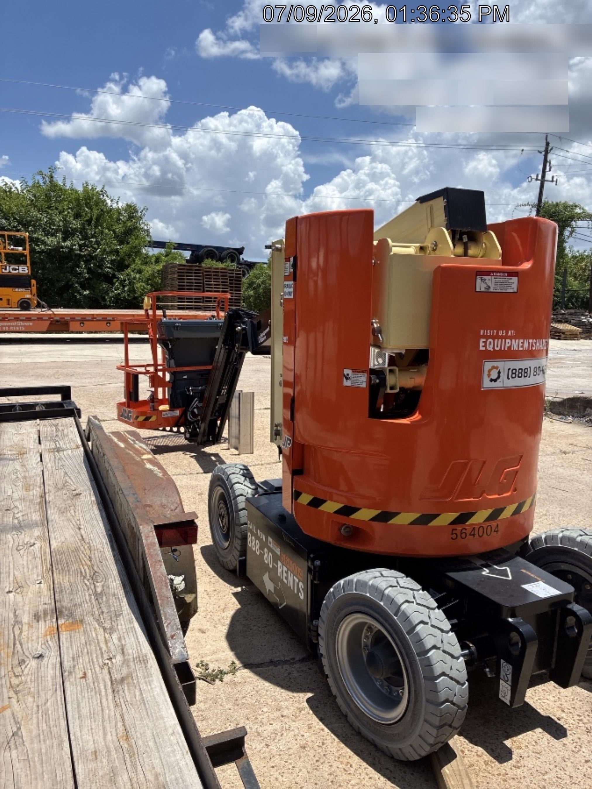 2025 JLG E300AJP