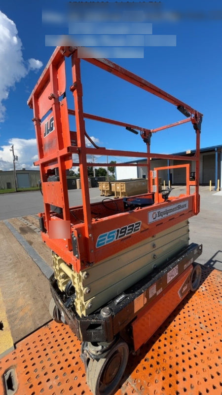 2021 JLG ES1932