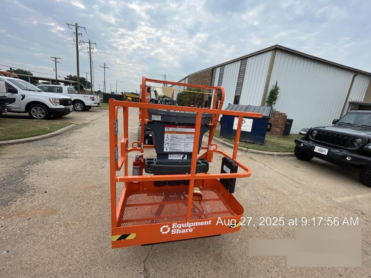 2025 JLG E300AJP