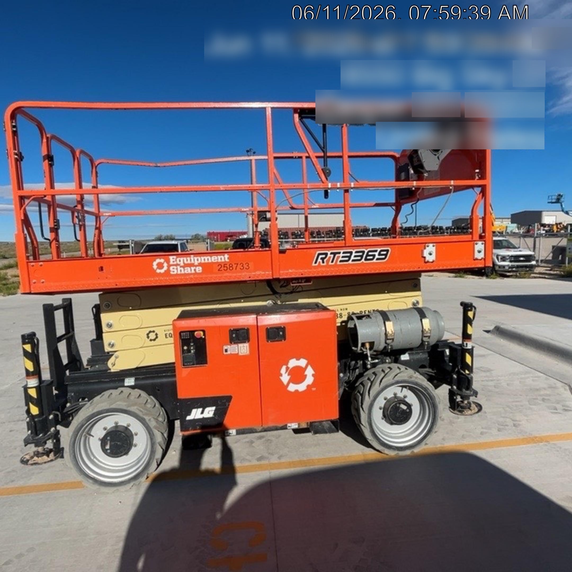2022 JLG RT3369