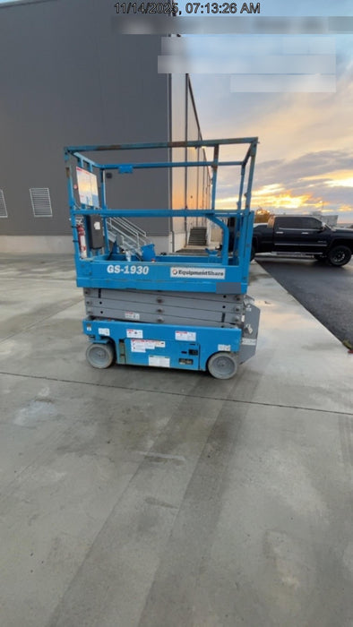 2020 Genie GS-1930 Solid Non Marking Tires, Beacon, Folding rails with half height swing gate, 800W Inverter