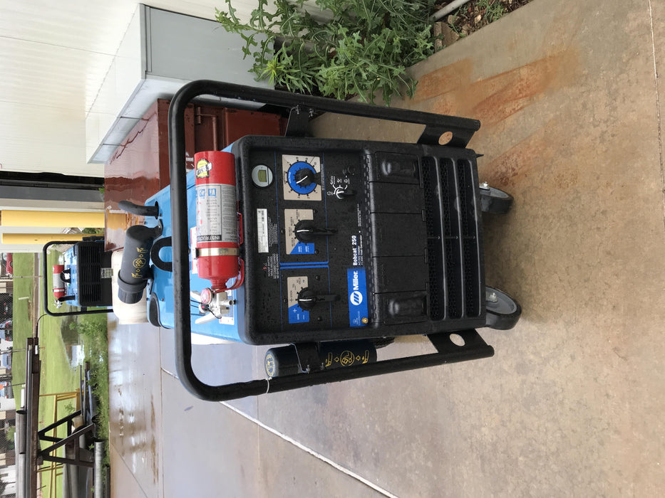 2019 Miller Electric BOBCAT 250 Standard w/Running Gear, Bracket, Hose