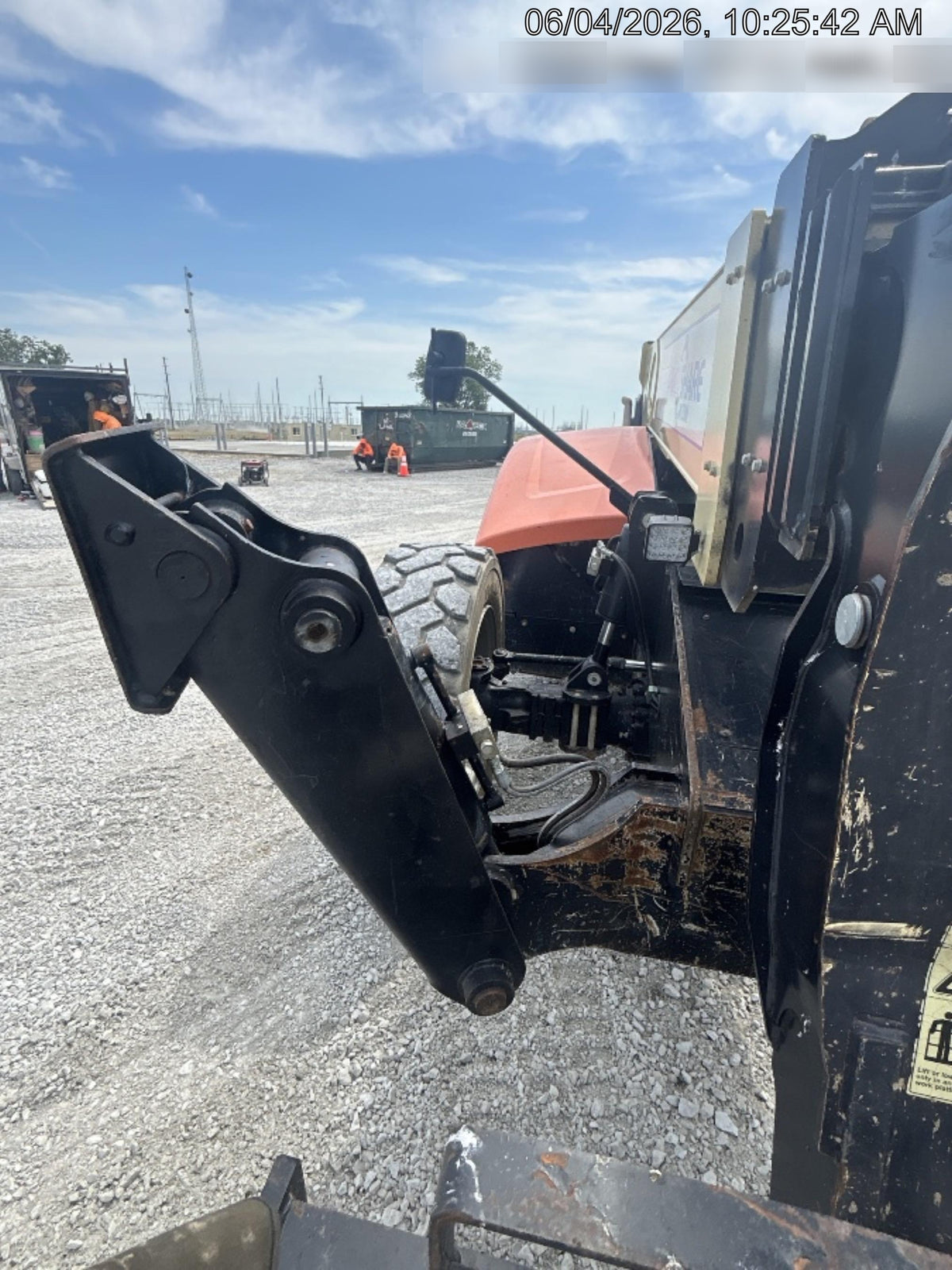 2016 JLG 1055