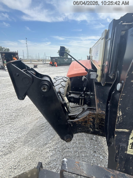 2016 JLG 1055