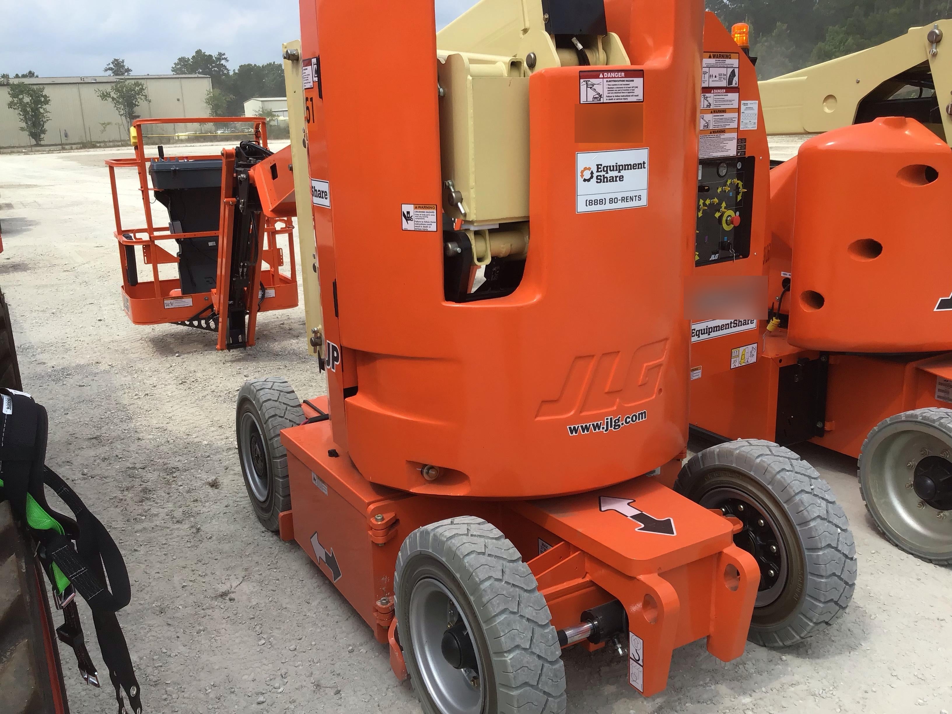 2019 JLG E300AJP