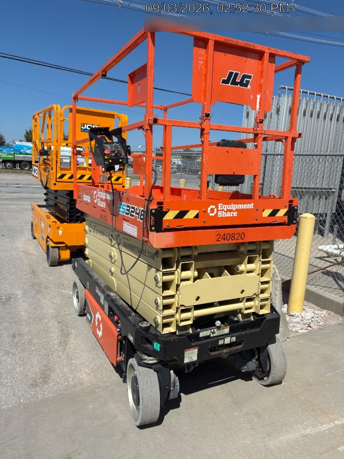 2022 JLG ES3246