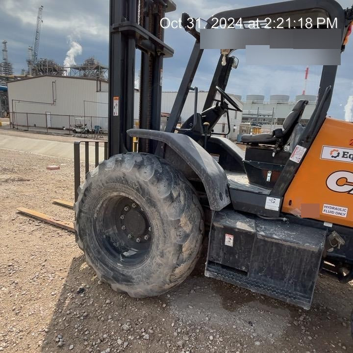 2023 CASE 588H