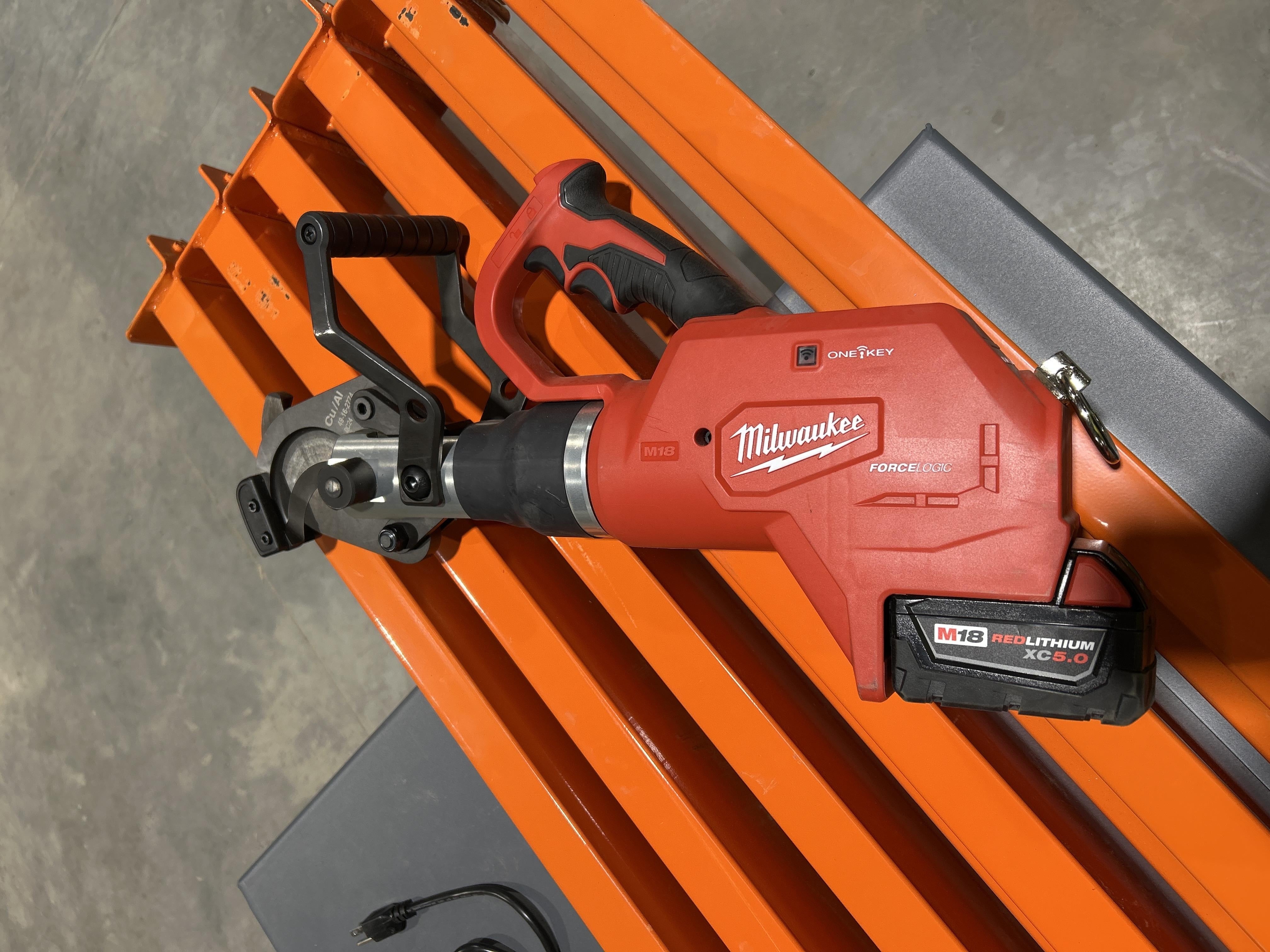 2024 MILWAUKEE 2776-21