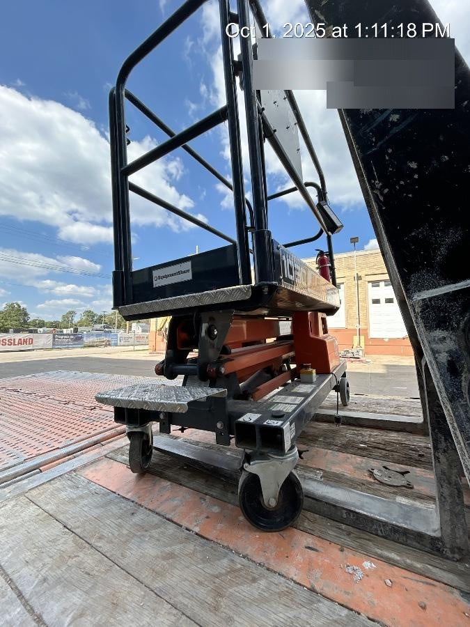 2023 JLG 1030P