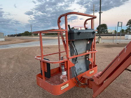 2016 JLG E450AJ