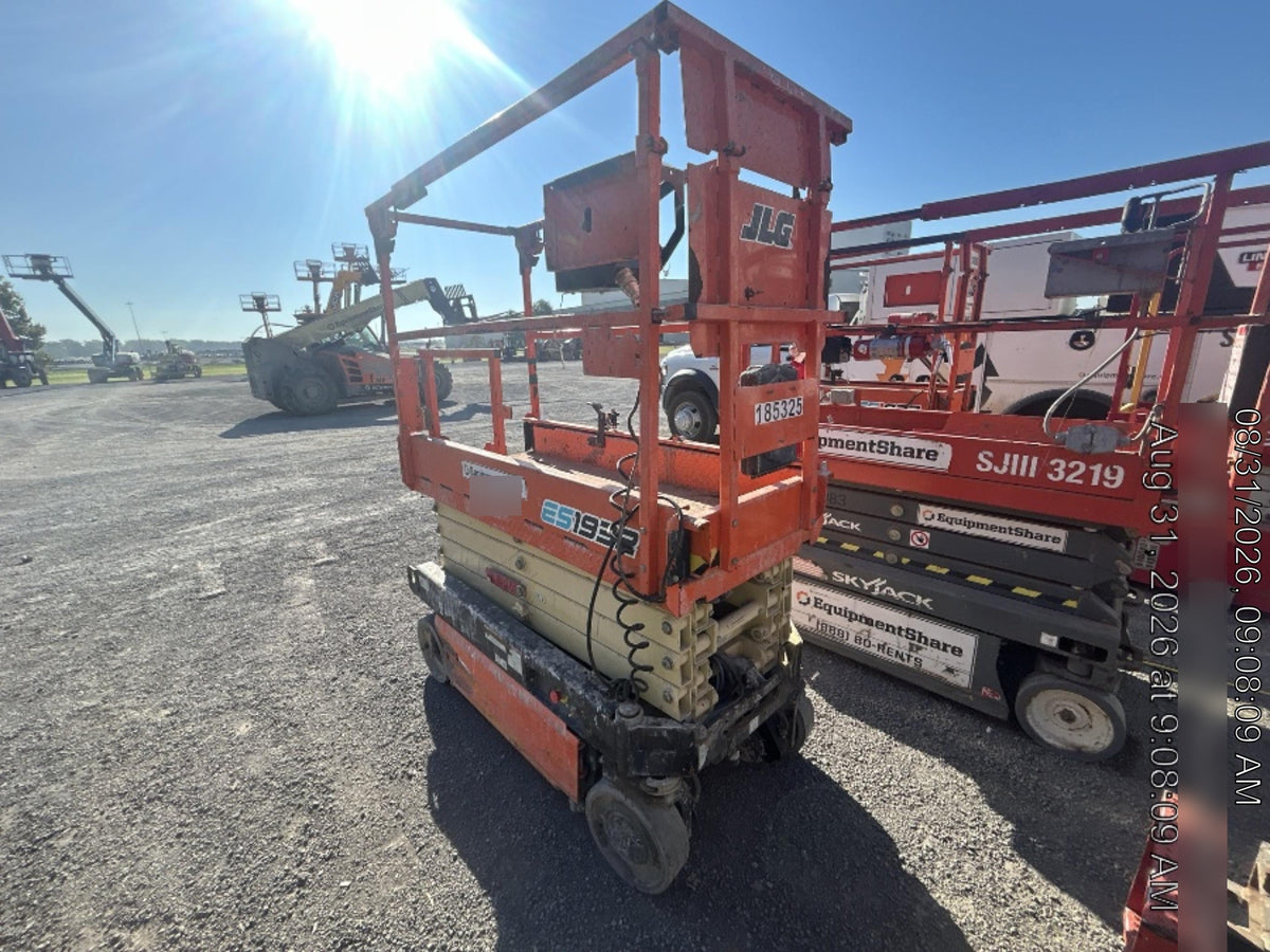 2021 JLG ES1932