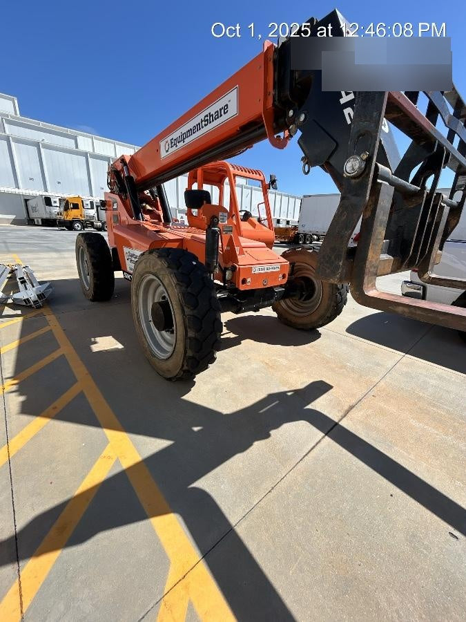 2022 SKYTRAK 8042