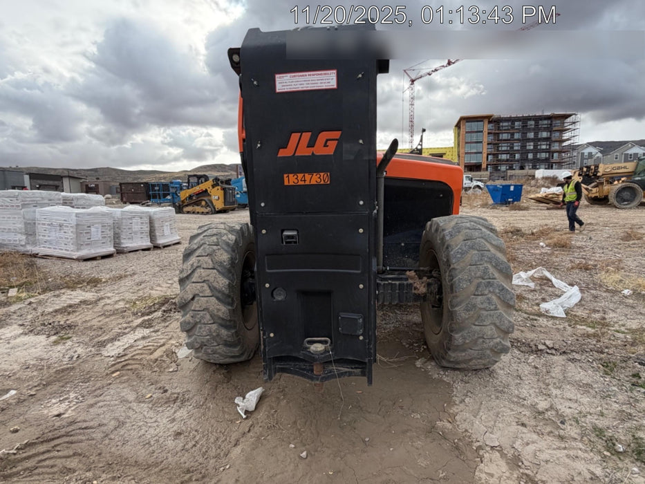 2021 JLG 1075