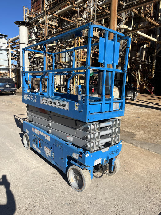2019 Genie GS-2632 Folding rails with half height swing gate