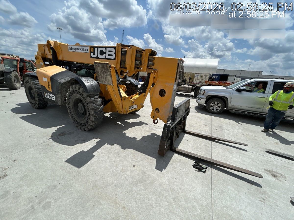 2020 JCB 510-56 Cab/Heat/Air, 74 HP, Solid Tires, STD Worklight, Beacon, Aux Hydraulics, Lifting Eye, Back up Alarm w/66" Carriage/60" Forks
