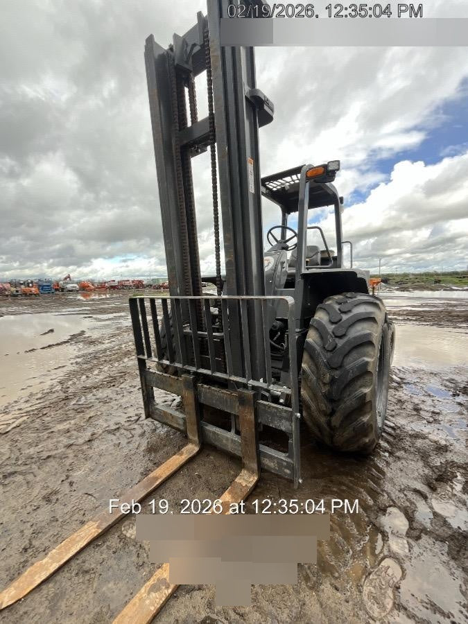 2023 CASE 588H